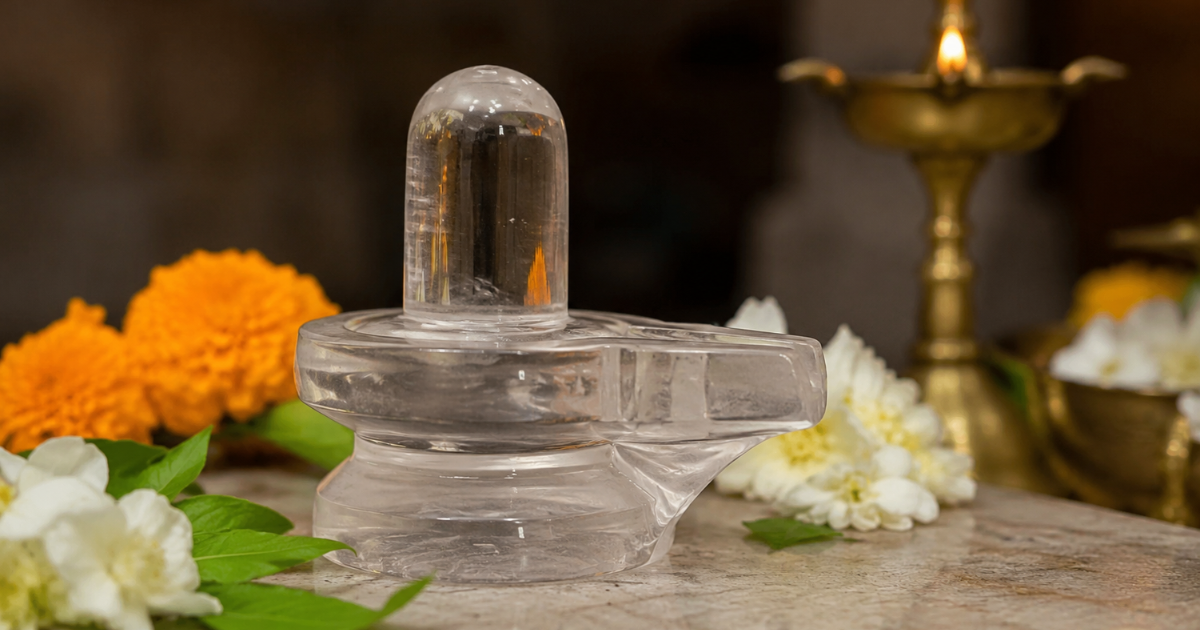 Sphatik Shivling क्यों माना जाता है बेहद खास ? जानिए धार्मिक महत्व और पूजन के लाभ