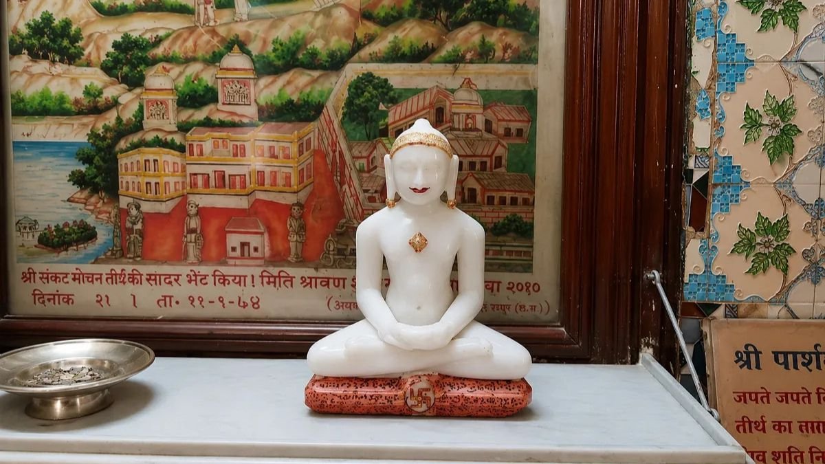 गंगरेल बांध में मिली भगवान नेमीनाथ की प्रतिमा