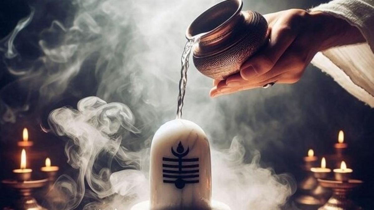 kya-rat-mein-shivling-par-jal-chadha-sakte-hain